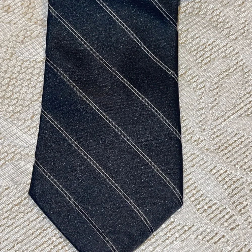 Classic Windridge Black Striped Tie